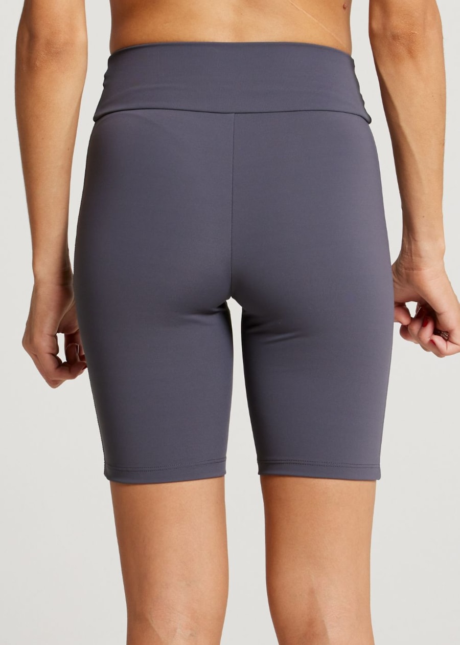BERMUDA CICLISTA LISA COM BOLSO NG CINZA