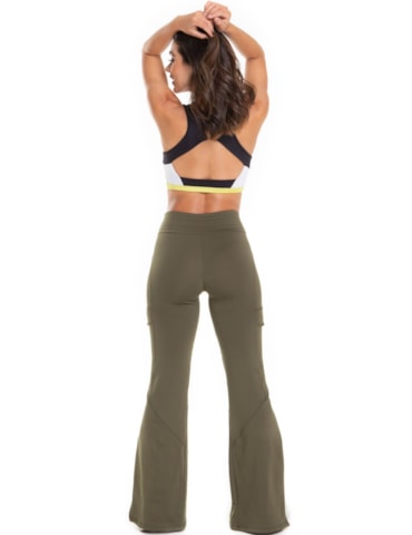 CALÇA COM BOLSO UNE VERDE MILITAR CALÇA COM BOLSO UNE VERDE MILITAR
