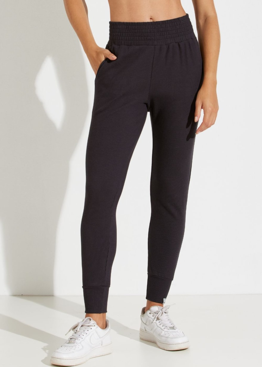 CALÇA JOGGER MONTMARTRE COM BOLSOS PRETA