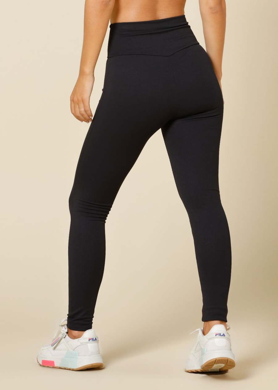 CALÇA LEGGING CANELADA MARÉ PRETO