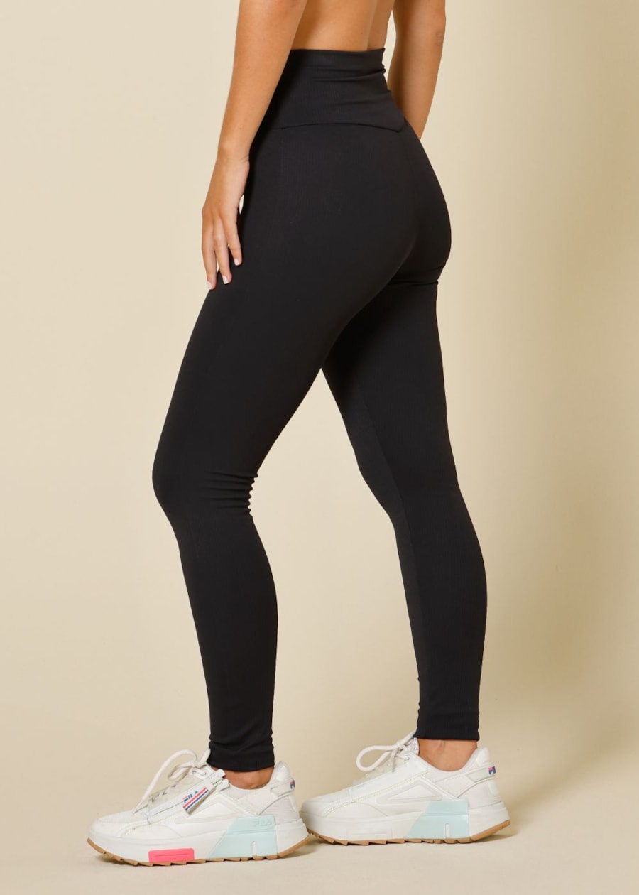 CALÇA LEGGING CANELADA MARÉ PRETO