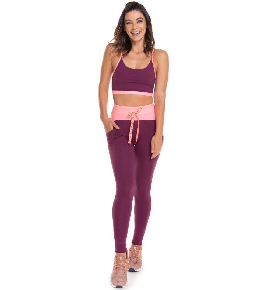 CALÇA LEGGING COM BOLSO ID. VINHO