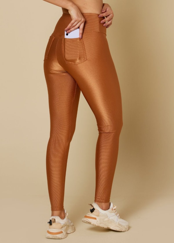 CALÇA LEGGING COM TEXTURA E BOLSOS POEMA MARROM