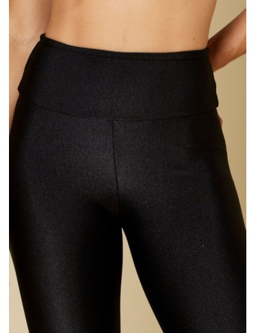 CALÇA LEGGING  COM TEXTURA E BOLSOS POEMA PRETO