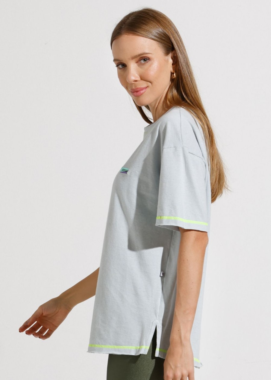 CAMISETA OVERSIZED SUMMER AZUL CLARO