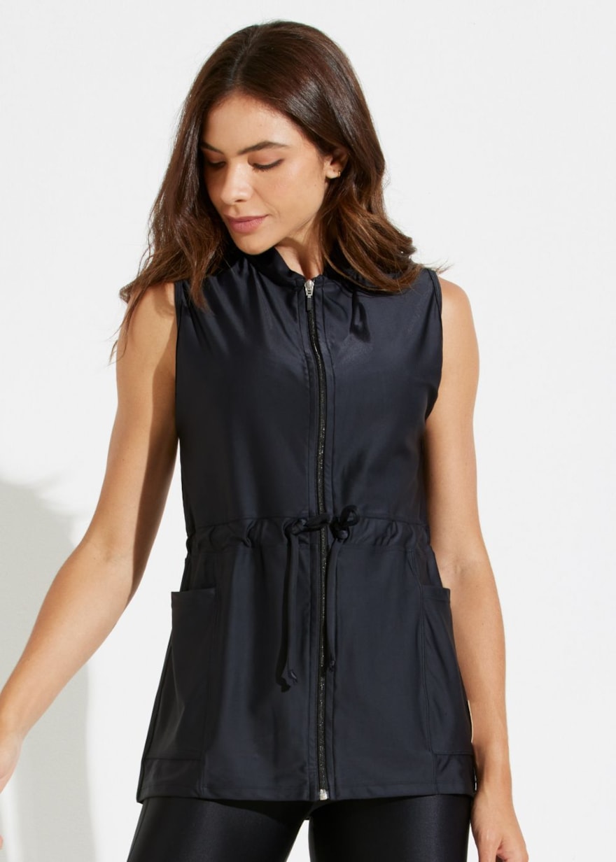 COLETE LONGO COM ZÍPER E BOLSOS BONJOUR PRETO COLETE LONGO COM ZÍPER E BOLSOS BONJOUR PRETO