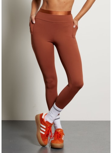 LEGGING COM BOLSO MOTION AR MARROM LEGGING COM BOLSO MOTION AR MARROM