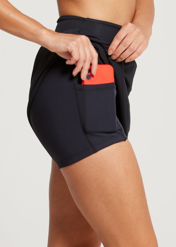 SAIA SHORT  ESPORTIVA WELNESS PRETA COM BOLSO