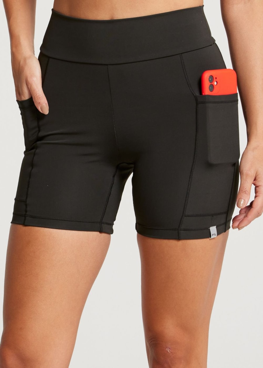 SHORT COM BOLSOS RUNNER PRETO