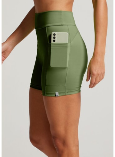 SHORT COM BOLSOS RUNNER VERDE OLIVA