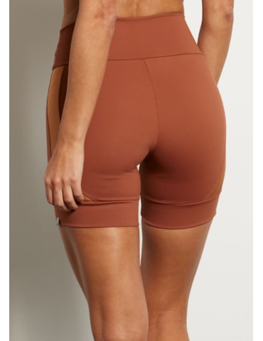 SHORT COM RECORTES MOTION AR MARROM