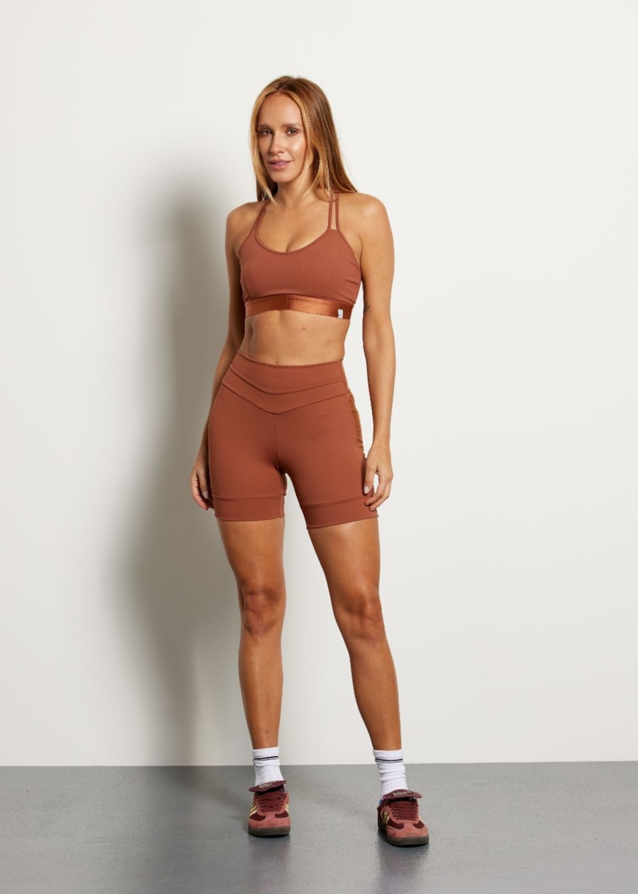 SHORT COM RECORTES MOTION AR MARROM