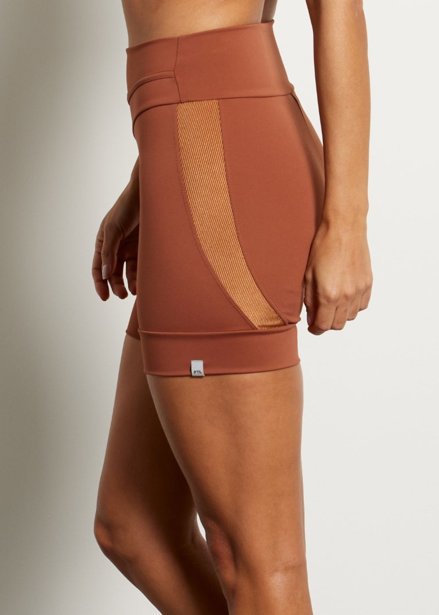 SHORT COM RECORTES MOTION AR MARROM